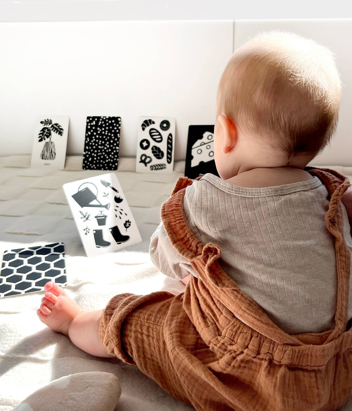 Lauren Sissons Studio - High Contrast Flashcards for Baby - Sensory Newborn Gift