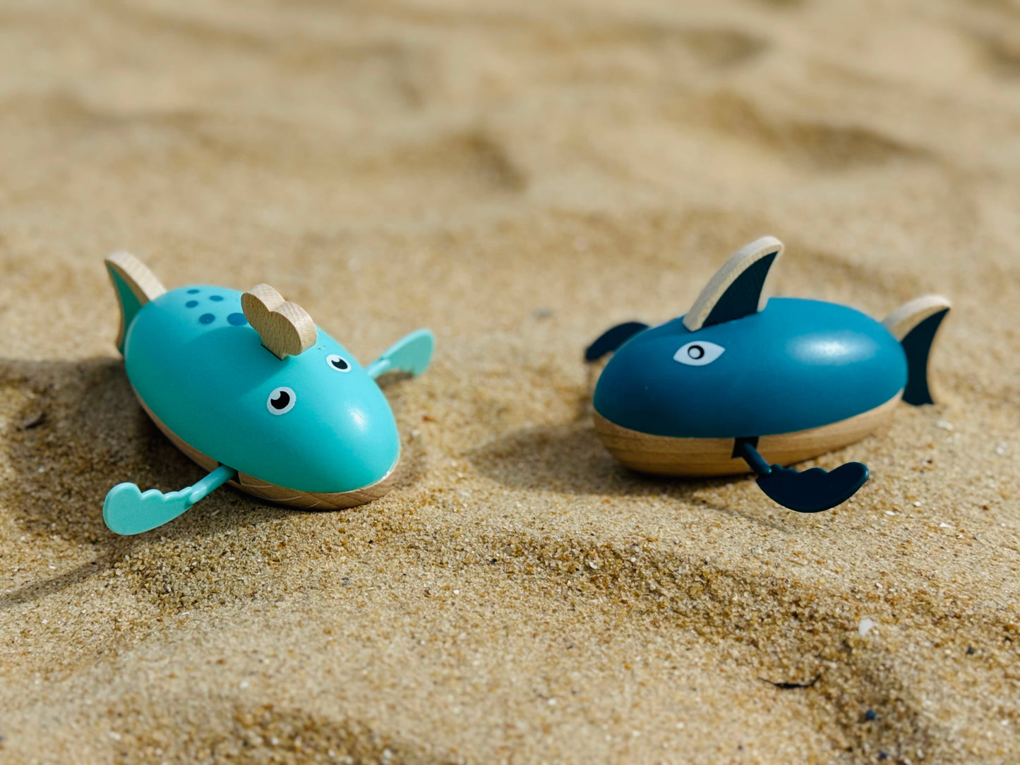 Wind-Up Water Shark & Whale