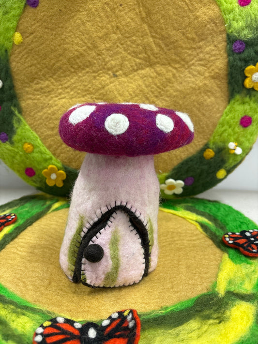 Felt Mushroom with door - Red