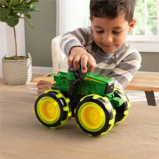 Monster Treads Light Wheels 4WD Tractor