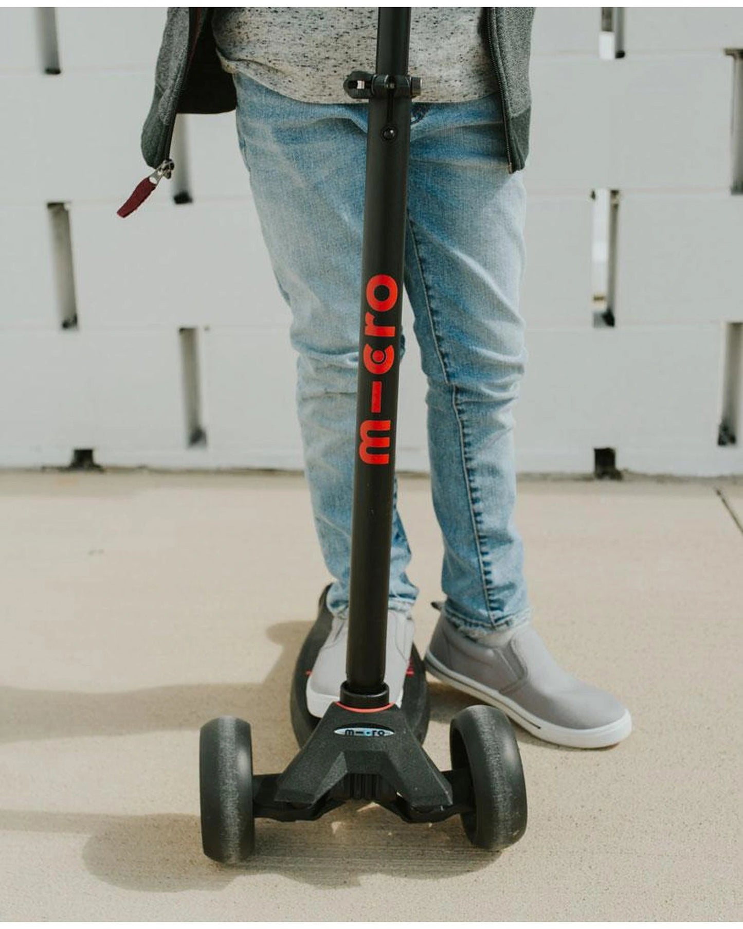 Maxi Micro Deluxe Pro - Black/Red