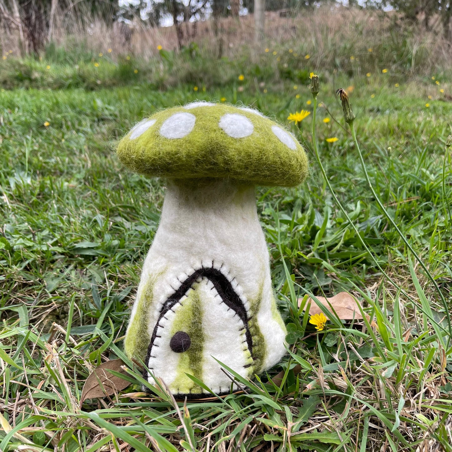 Felt Mushroom with door - Green